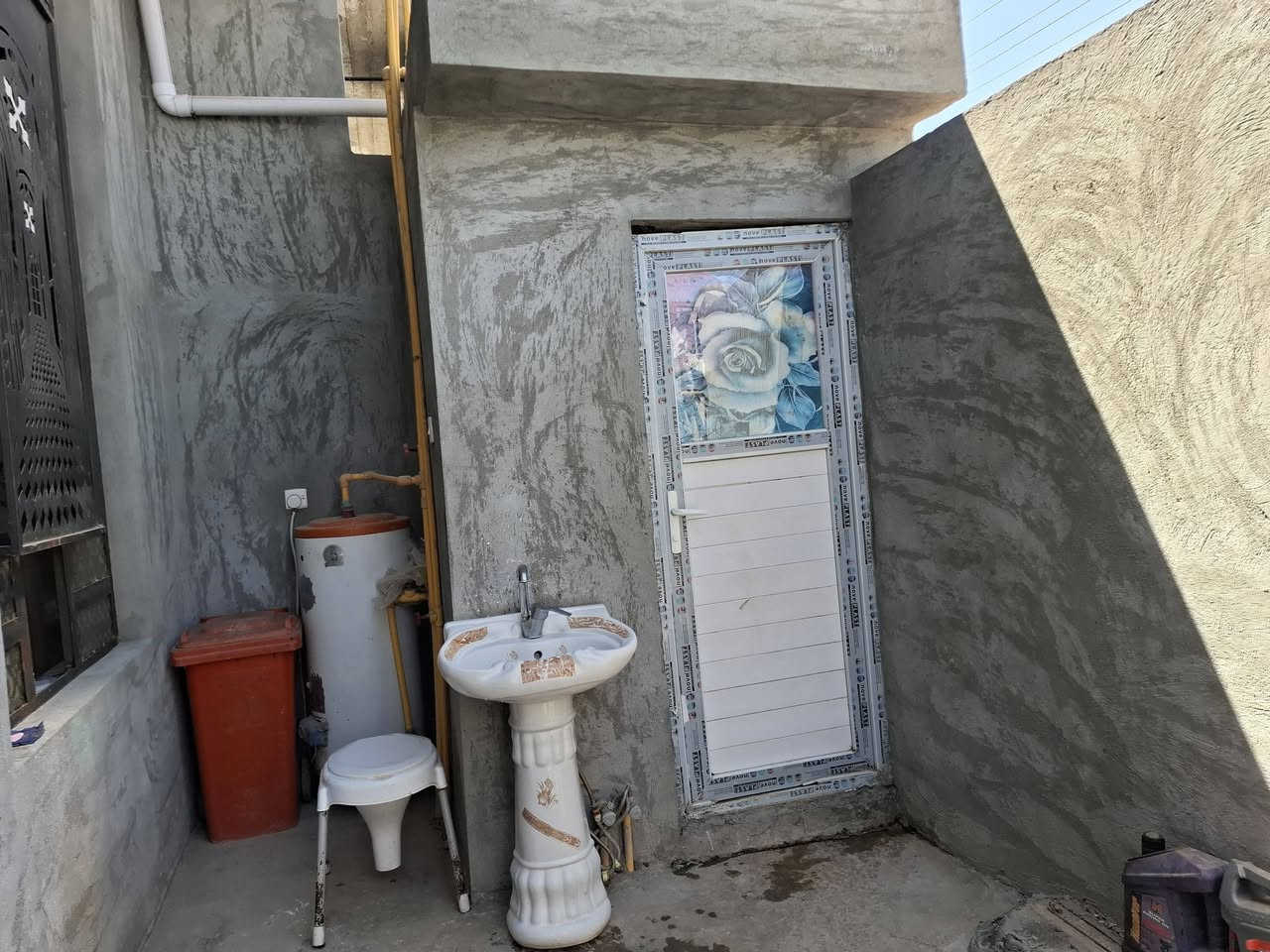 السلام عليكم دار للبيع ١٥٠مترطابوزراعي ازركيه سند ٢٥ استفسار اتصل ***********
