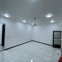 ٩٠م • غرفتين نوم • قرب السريع