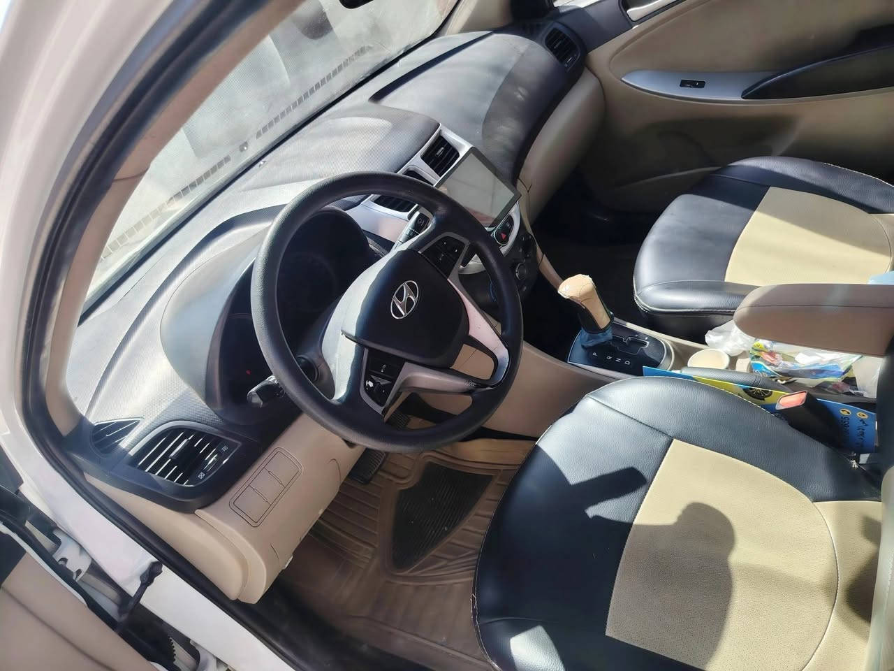 اكسنت 2017 خليجي ماشيا 91 رقم بغداد مميز  الجديد فول مواصفات محرك 1600 كفاله من صبغ
بيها مكانين بارد بسيط موضح بالسونار
السياره مشدوده منظومه تبريد جديدا كامله
مغلف الكشنات جلد هي والارضيه و السبير والعده الكتلوكات سويجات 2 كامله  (السعر 118 بيهامجال)
***********   مكانها بغداد حي الاعلام
