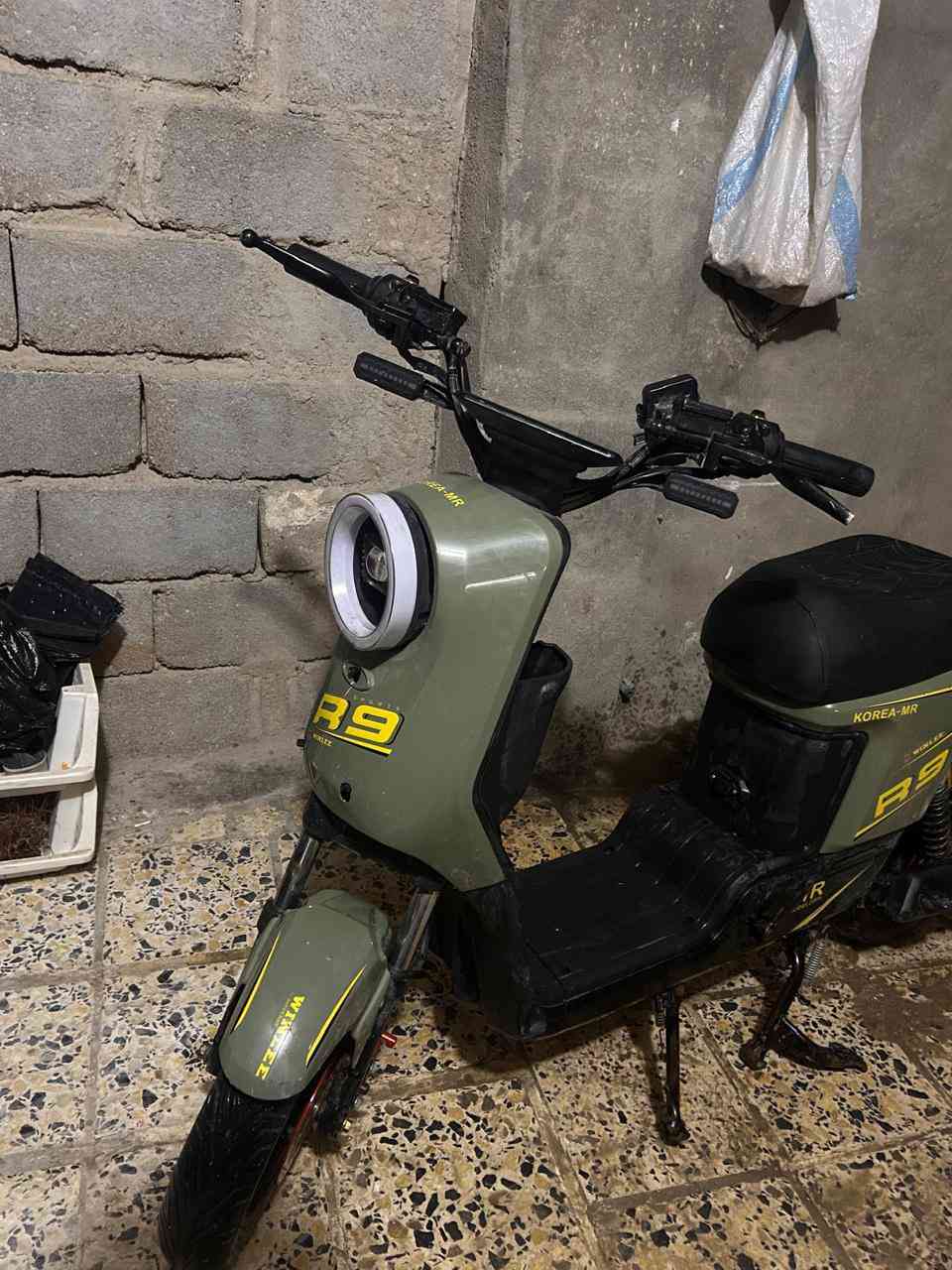 دراجه شحن R9 موديل 25 بطاريات موديل 26 حديثه دراجه نضيفه ما متعوبه استعمال طالب ملحقات كامله للتواصل ***********
