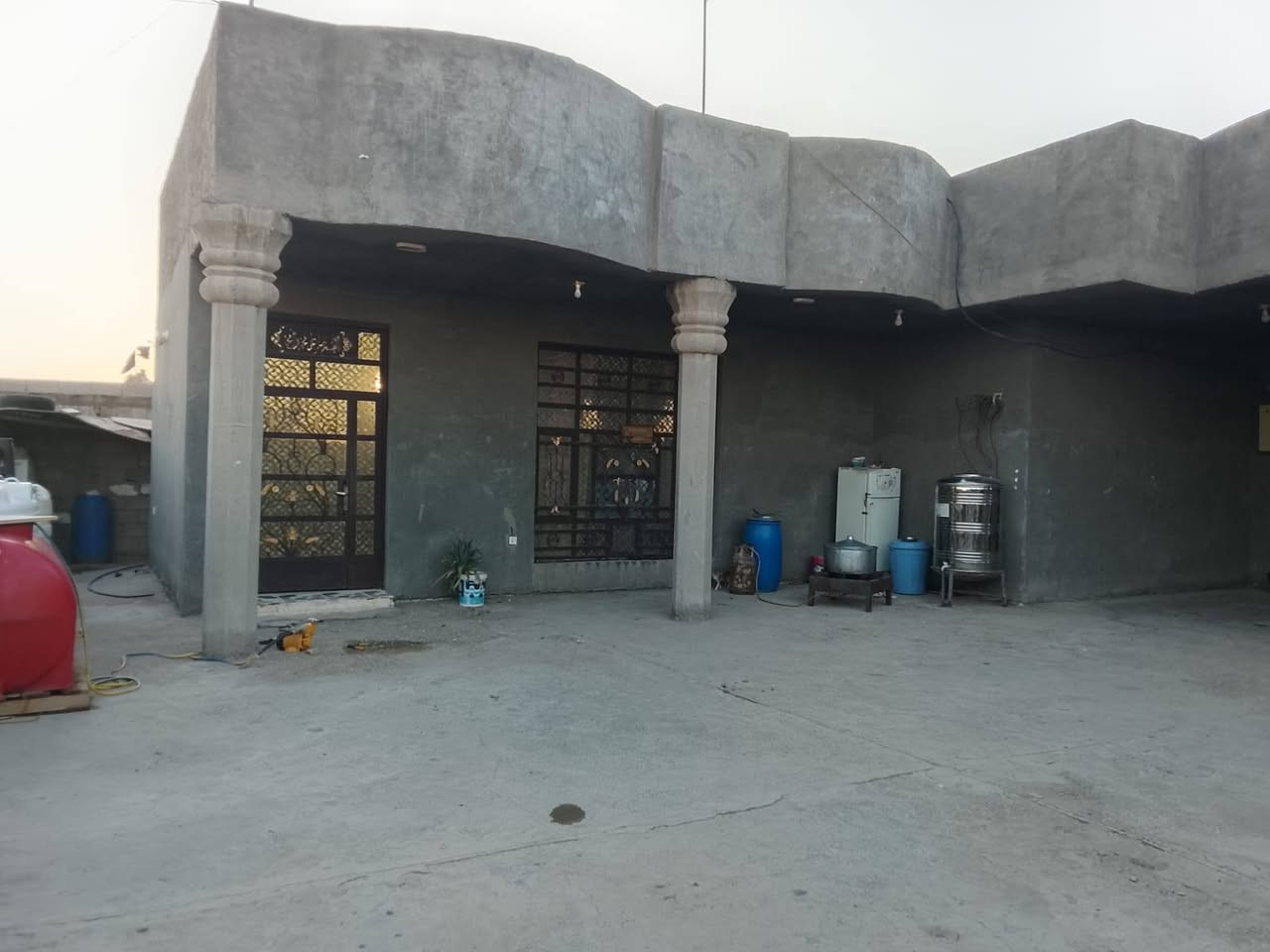 سلام عليكم بيت البيع مساحه 350 مثل ما واضح بل تصوير مع قطعه متر 500 بيع مستعجل مكان بغداد بسمايه مجمع القريه النفطيه خاص مفتوح ***********
