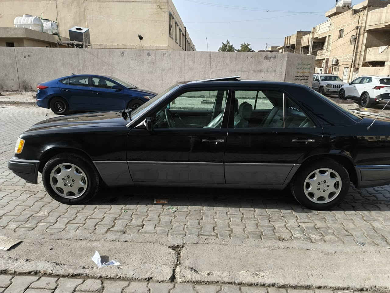 السلام وعليكم دب للبيع موديل ١٩٩٣ لون اسود فول مواصفات اربعة جام كهرباء كشنات كهرباء سلايت روف طكتين دبل مروحة كشنات جلد رصاصي تبريد بيانو تدفئة تبريد شغال كشنات خزن ويل كب تفاحة ستيرن كهربائي كير قفل مكينة ٣٢٠ رقم بغداد باسمي السيارة مكفولة كفالة عامة سيارة جديدة لوك السعر خاص للاستفسار ***********
