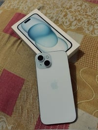 عندي ايفون 15 العادي هوه والكارتون  بطاريه 86 ذاكره 256 شرق اوسط السعر...