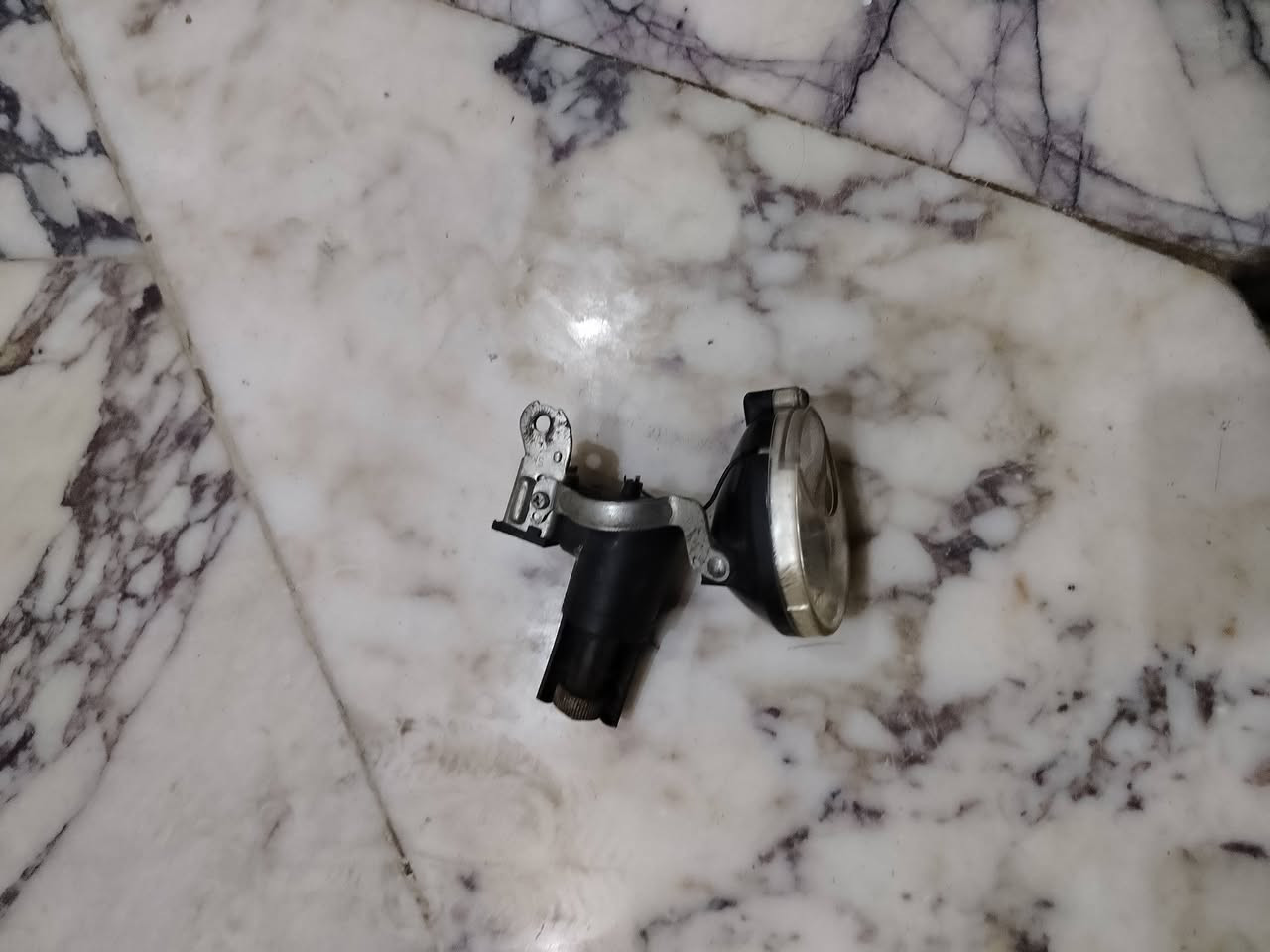 بايسكل سياحي 26 لون سلفري كامل غراضه موديل ٢٠١٣ نضيف مال جناي فقط ناقص ميزانيه سعرهم الف دينار اكفلك من من كلشي ولا قطره صبغ حتى تكحيل ما بي باله ابن امه ولا قطعه مبدل على حطته انترك سنه وتوه إلى صلحنا وسبب البيع نريد نشتري دراجه زنجيل جديد السعر ١٠٠ وبي مجال للشراي الرقم للتواصل ***********
