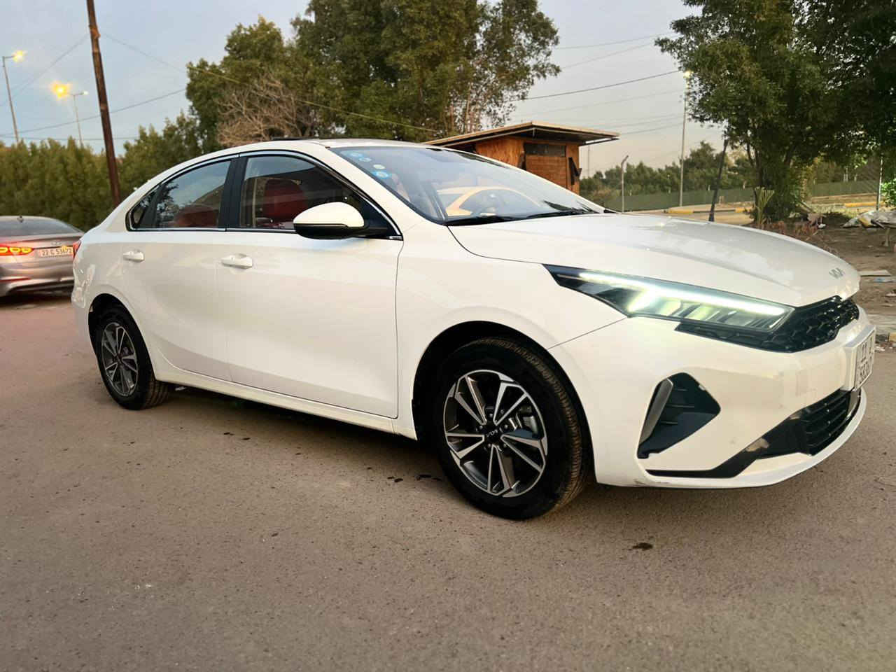 سلام عليكم K3 ٢٠٢٤ وارد خليجي سياره كفاله عامه بعدها بوظع  لشركه كفاله عامه من لصبغ ول فتح ول بارد
مكينه وكير وتبريد وحداديه كفاله
فول مواصفات
فتحه + بصمه + بصمة ابواب + داخل جلد احمر وسود+ هند بريك بصمه + اربع انظمه قياده + اوتو هولد + مري شفط + تحكمات التبريد شاشه لمس + فول تحكمات + كامره دواره + لد امامي + لد خلفي + مكينه ١٥٠٠ دبل نوزل + ماشيه ٢٧ لالف كيلو 
السعر ١٤٨ وبيها مجال 
مكان السياره الكراده 
للستفسار ***********
