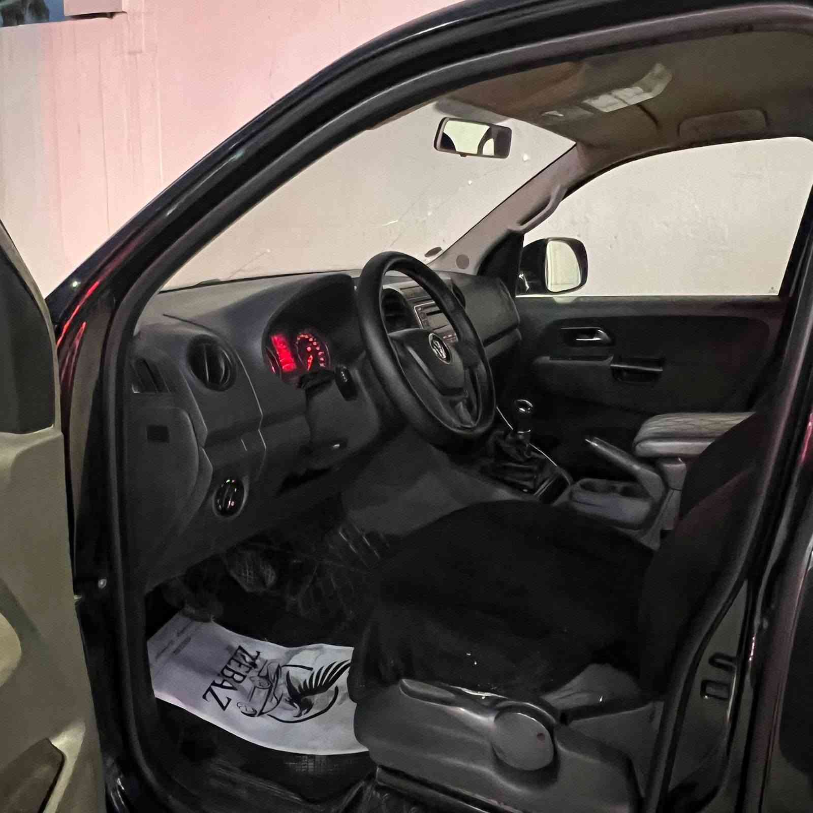 VW ئەمارۆك 
مۆدیل 2016  مەکینە 2.0 
گێر عادی 
جام کارەبایی 
تەنها بۆنیتی کلیرە بێ لیدران سێ جێ ساردی هەیە
رادێتەری بیلادیە
مەکینەی تازە گۆردراوە لۆکە
سەنەوی نوێیە
گێرو مەینەو کارەباییاتی بە شەرت
تەحویل و غەرامە بە شەرت
سەیارەیەکی جوان و توندە
سعری 105 وەرەقەو مەجال
*********** أربيل, العراق
