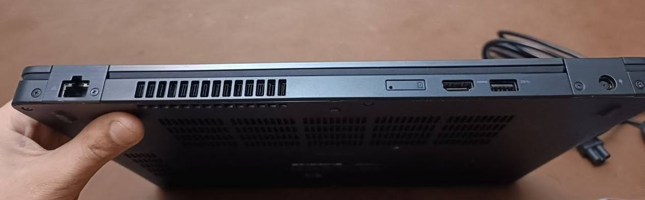 لابتوب dell (جيل السابع) للبيع
المعالج core i5 (الجيل السابع)
الرام  حجم 8  كيكا
الهارد (Ssd)   حجم 256 كيكا
كرت الشاشه  (Intel uhd 520)  حجم 128mb
الشاشه حجم 15.6 انج ضد التوهج والانعكاس حواف نحيفه 
باتري ليثيوم ٦ خلايا شحن سريع 65 واط وشاحنته  
  بيهه منفذ تايب سي  ورام وسيم كرت 
السعر ٢٠٠ الف أو مراوس بأيباد


**إذا كنت صاحب هذا الإعلان وتريد حذفه لأي سبب، رجاءا أرسل رسالة إلى الدعم الفني**