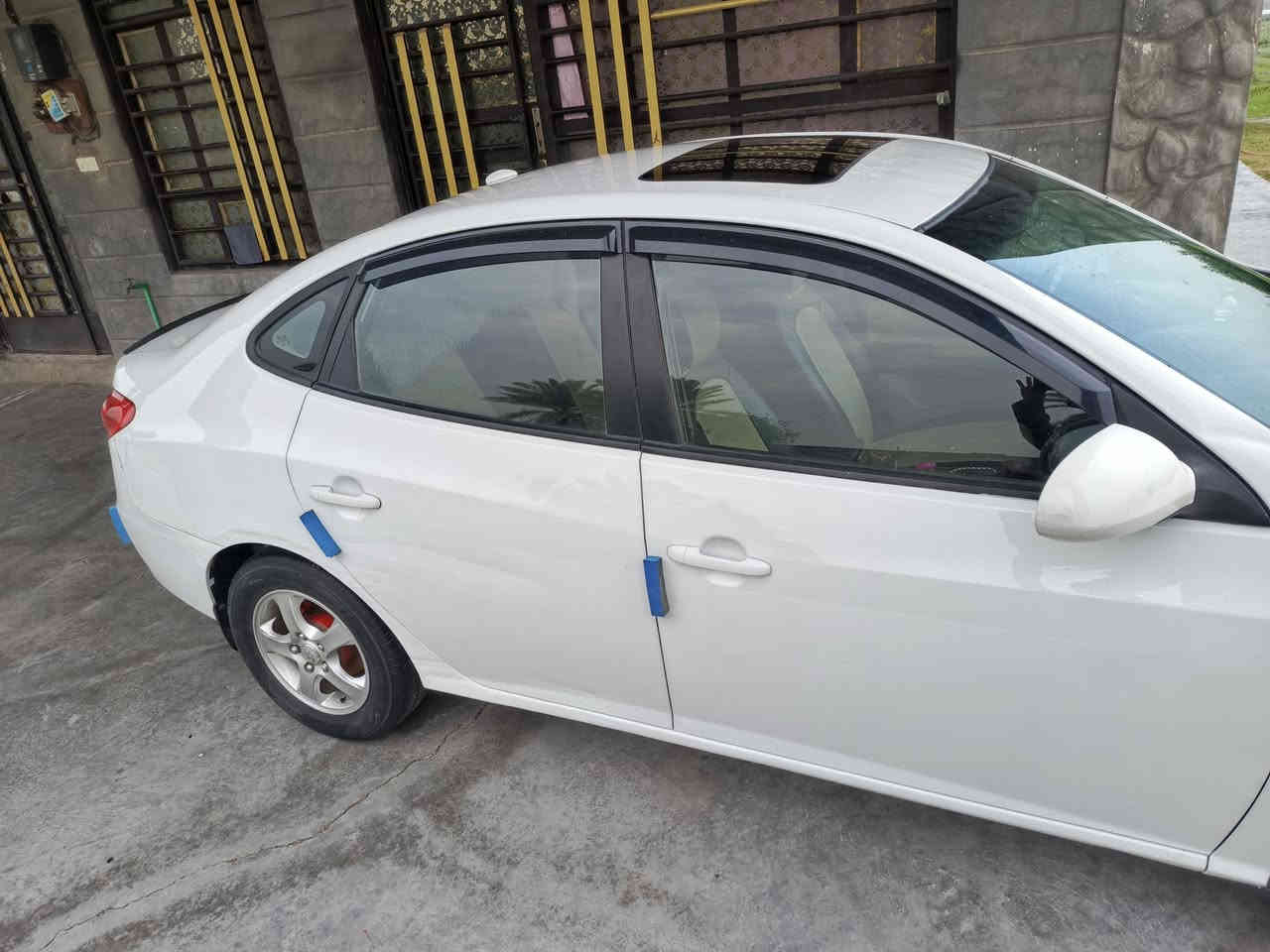 السلام عليكم الانترا موديل 2009 امريكي الضرر كم شاملقات اثنين وبنيد بدون اي دواخل من صفات تحكمات ستيرن فتحه محرك2000 السياره احلى من الصوره السعر 105 وبيها مجال هذا الرقم***********
