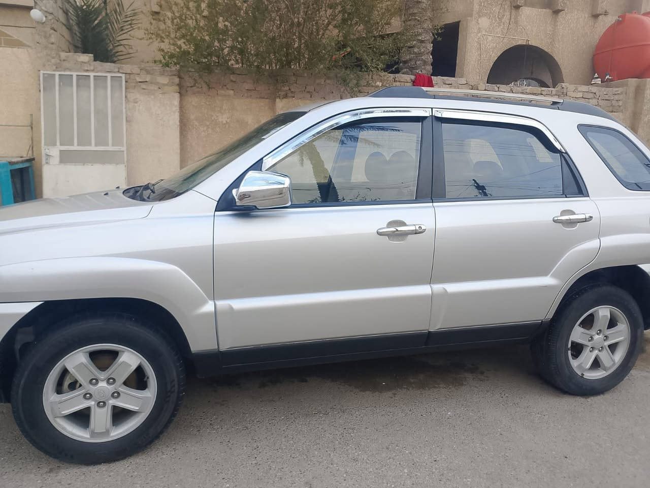 السلام عليكم سبورتج للبيع 2009 خليجي سياره بدون صبغ ونظيفه مكينه وكير مكفولات فتحه رقم اسليمانيه باسمي تحويل ثاني يوم رقم جديد سنويه جديده  سياره مال جناي وبلحقيقه بعد احله سياره موجوده بعقوبه  داخل لون بيج كلش نظيف  سونار سياره موجود داخل صور يي استفسار راح اظيفلكم رقم ***********  سياره ماشيه 187
