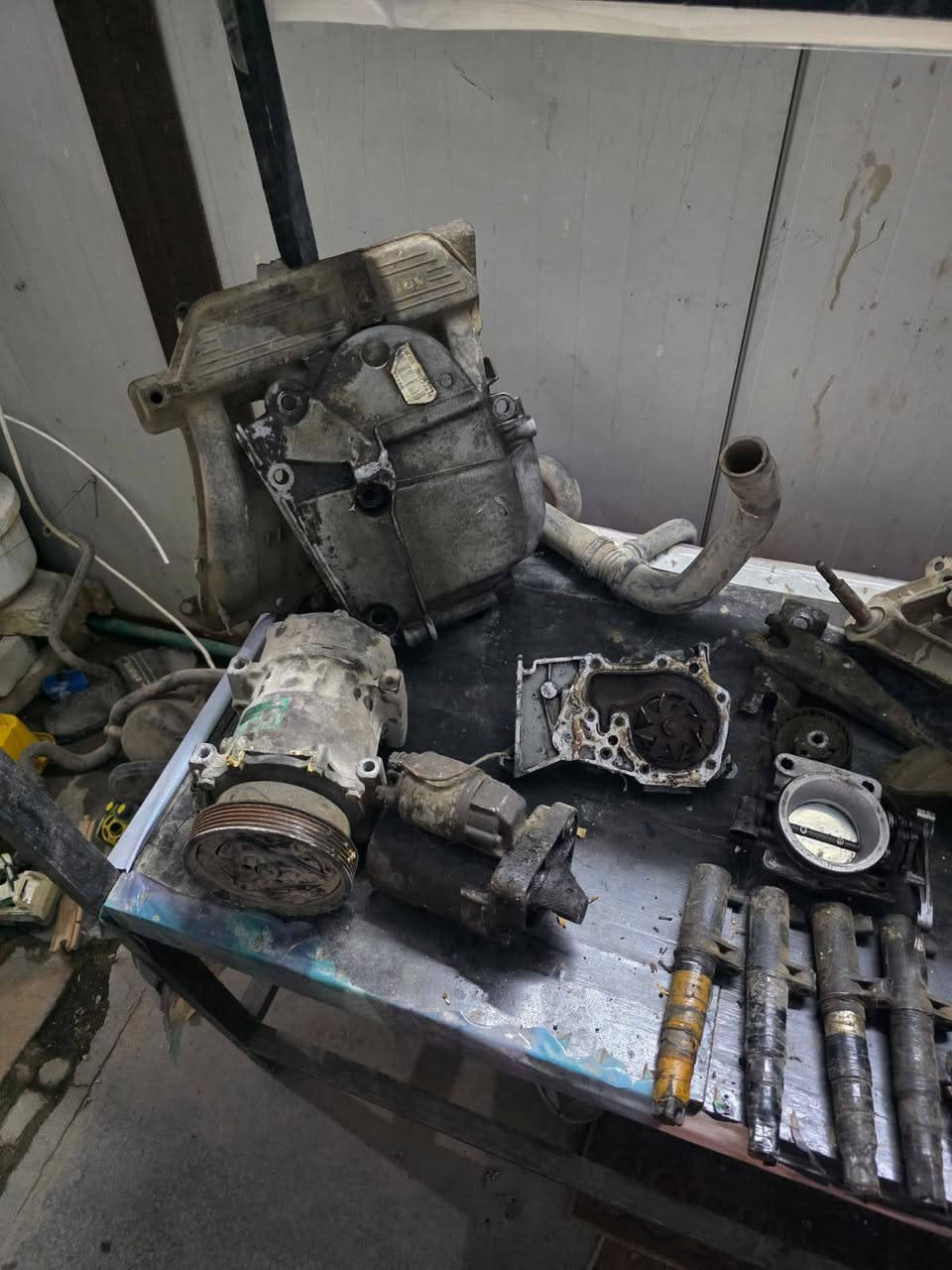 غراض رينو لوكان
واتر بامب 
سلف
نوزلات هنه والمسطره
تخم مجاول 
جويتر 
روله ضعاطه مع القاعده
قاعدة اذان محرك مع دجه كير
قبغ كحرك 
ماشة كلج
عينه وصينيه وبولبرن مستعملات
شوته كامله 
روله قايش تايمكيس
كمبريسر لاطشه
شرط الغراض على الفحص كلهن شغالات 
العنوان بغداد الشعب ***********
