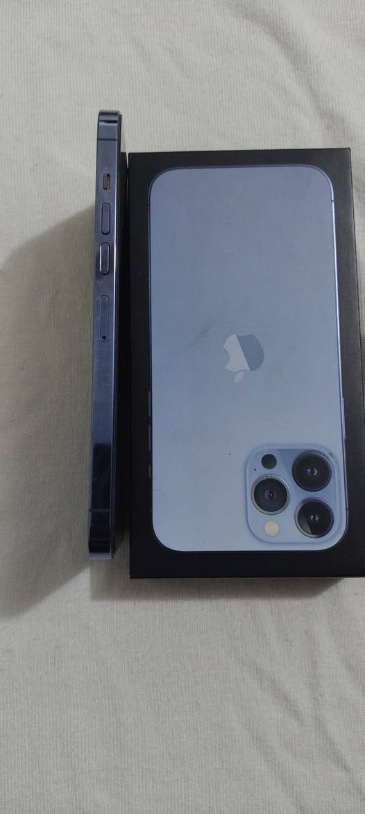 السلام عليكم 
ايفون 13برو ماكس 
شرق اوسط 
البطاريه 78
الذاكره 512
السعر 750وبيه مجال قليل 
الجهاز استعمال بيت
***********
