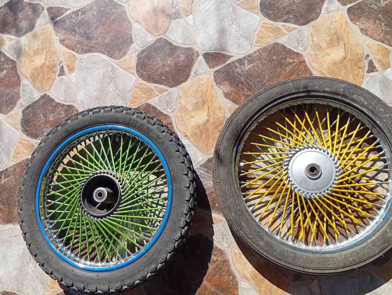 السلام عليكم زوج تايرت هنة وال ويل جديد السعر 50بيهن مجال وصلنصه 15وبيها مجال ***********
