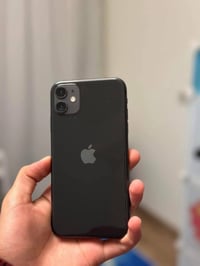 ايفون 11 عادي  بطاريه 75 ذاكره 256 مبدل شاشه  اصليه من ابل يعني بأمريك...