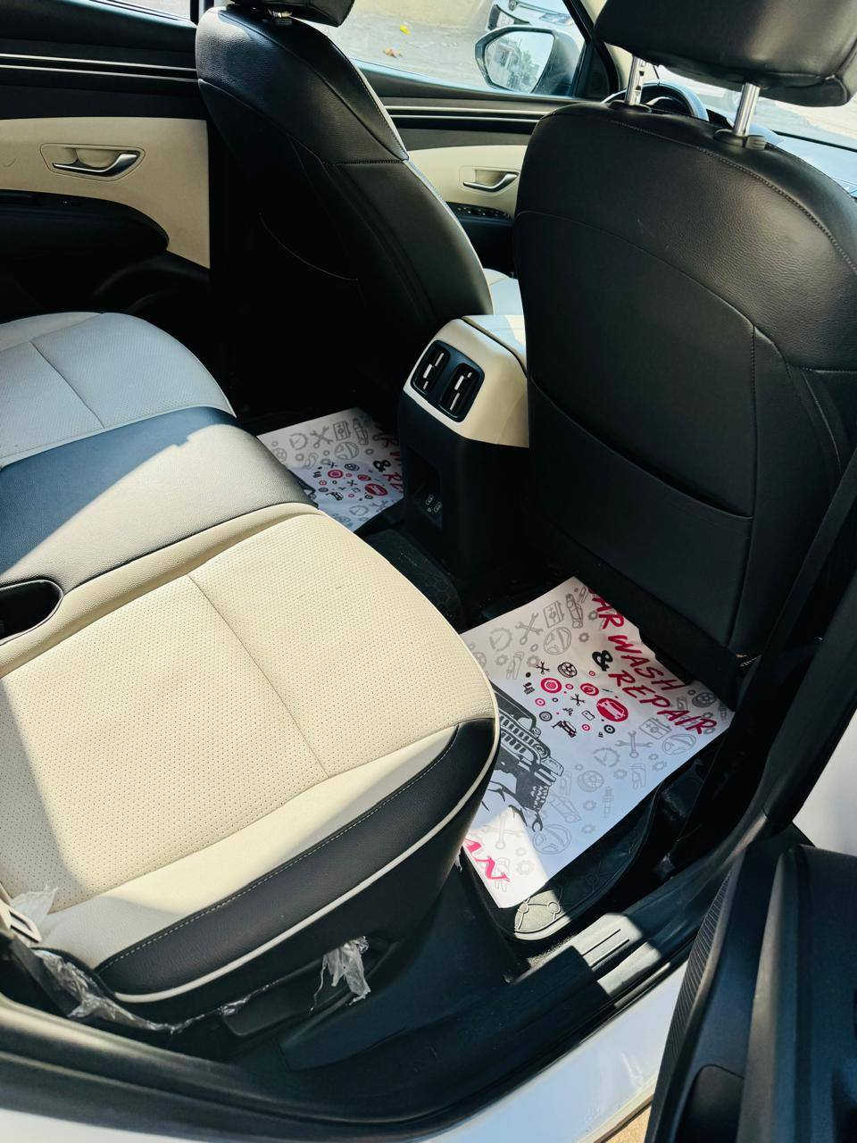 تحيه طيبه السلام عليكم ورحمة
توسان 2022 خليجي 
ماشيه 47 ألف 

تشغيل بصمة   

تشغيل عن بعد

سايد بريك دگمة   

كشنات كهرباء

اوتو هولد

بك لايت LED

كروس سرعه

بردات ابواب خلفية 

حساسات امامية + خلفية 

تحكم مقود كامل

بصمات عدد 2 

انارة ترحيب

نقطة نزول منحدرات. 

نظام مانع تزحلق 

شاحن موبايل واير ليس  

اشاير بالمري والمري شفط

مخرج AUX + USB‏

وضعيات قيادة
مكفوله 
رقم اربيل شرط تحويل مباشرة 
205, ورقه وبيها مجال 
أي استفسار رقم صاحب السيارة 
***********
مكان بغداد سيديه
