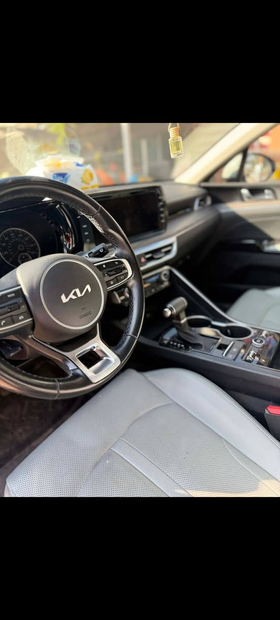 كي فايف فئةEX مرقم اربيل
•الرقم : اربيل ( تحويل او وكالة حسب الرغبة )

•المواصفات :
▪️السيارة : #كي فايف 
▪️الموديل :2023
▪️المحرك : 1600تيربو
▪️العداد :58 الف ميل حقيقي
▪️حجم الويل : ويل كب حجم18 مع طقم تايرات بحالة ممتازة
▪️لايتات زينون مع حاجب LED مع اشارة‏ LED
▪️بصمات عدد 2 للأبواب مع بصمة تشغيل
▪️رادار امامي مانع تصادم
▪️حساس امامي و خلفي
▪️رادار جانبي (نقاط عمياء) بالمرايا الجانبية
▪️كامرة خلفية دوارة اصل مع الستيرن
▪️شاشة الدشبول حجم كبير للتحكم بأيعازات السيارة
▪️كشنات السيارة جلد 
▪️تحكم فول كهرباء لكرسي السائق 
▪️تبريد قطعتين امامي وخلفي
▪️اربعه وضعيات للقيادة
▪️سستم صوت
▪️سايد بريك دگمة
▪️تحكم ستيرن جهتين بلوتوث وحاكية وكروس سرعة وتحكم صوت 
▪️نظام ABS مانع انزلاق

السعر المطلوب :185 ورقة مع المجال
 
الاتصال على :***********
مكان السياره نجف صورة السونار بل منشور الباب الوره مفتوح بي برغي واحد لا بارد ولا صبغ ولا امبدل الباب الامامي بارد بي شبر 
الغد كد اضفر الاصبع بدون ايربك بدون شاصي
