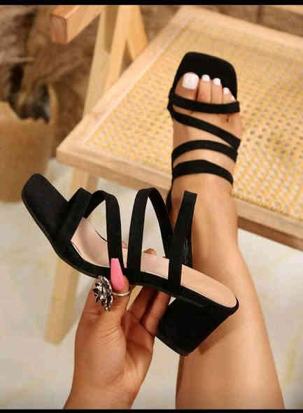 التشكيله المتنوعه من الشوزات 
شي ان قطع متميزه وفريده من نوعها 
ماركات عالميه 
تواصلوا ويانا وتنوروني 
***********
احذيه شي ان  المندوب عبود للبضاعة أوربي امزون احذيه. شي ان. Shams Shams الله ثقتي ورجائي Princess Mashmsh احذيه وحقائب الماستر كوالتي كروب خياطات العراق @إشارة مجربات المعصوم في كشف الهموم White Flower امزونيات سيف اجبوري اميره الجميعيه
