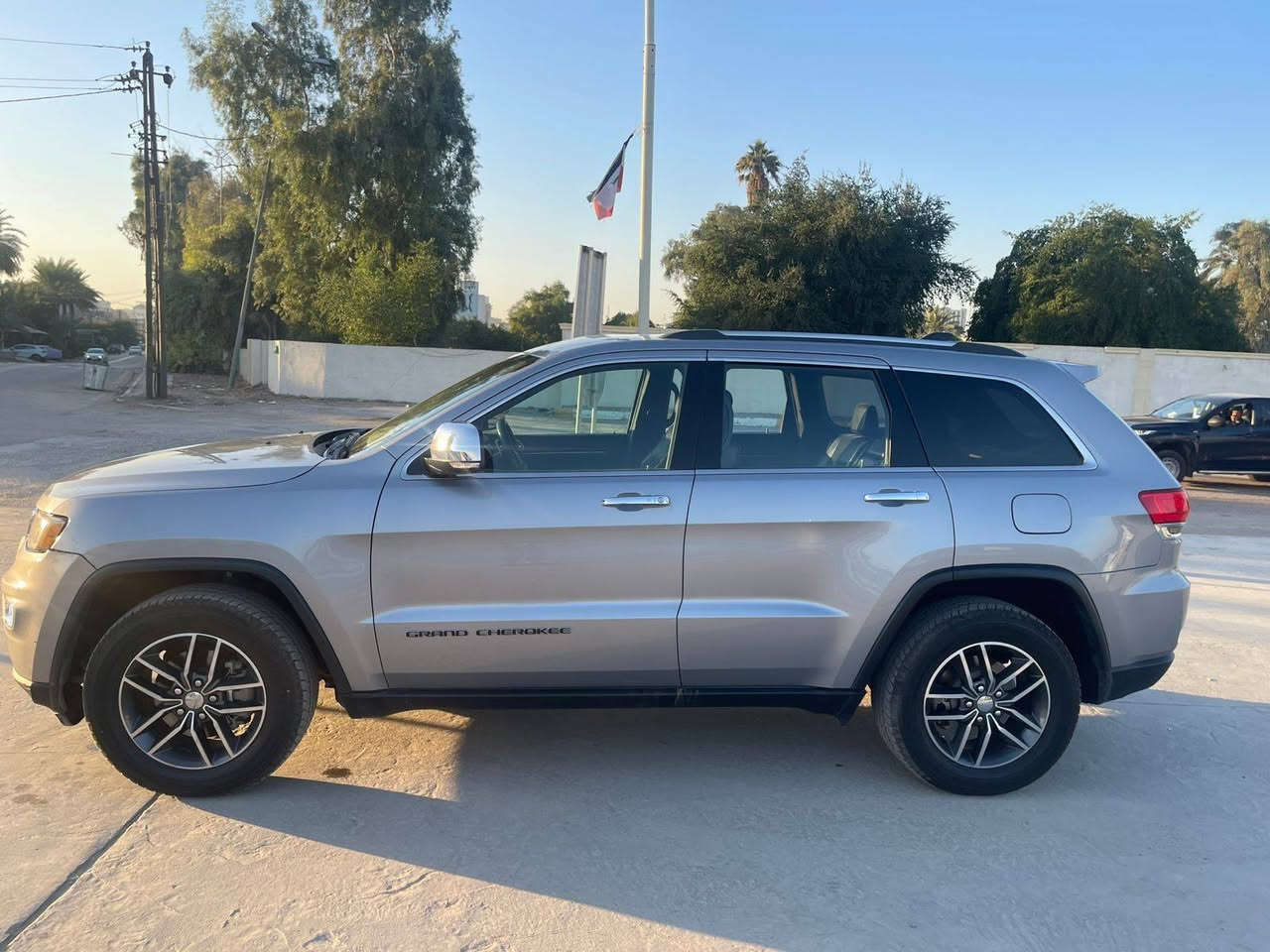 لون رصاصي رمادي
موديل 2018 
حادث بدون دواخل الشاصي سليم 
ايرباكات طاگه 
رقم بغداد 
صبغ جمالية بنيد وجاملغ وجزء من الباب الأمامي 
سيارة كاملة وجاهزة تخم تايرات جديدة 
منضومة بانزين جديدة 
تدفئه وتبريد 
السعر ١٩٠ $ وبيها مجال 
العنوان بغداد الكاظمية شارع المحيط 
***********
