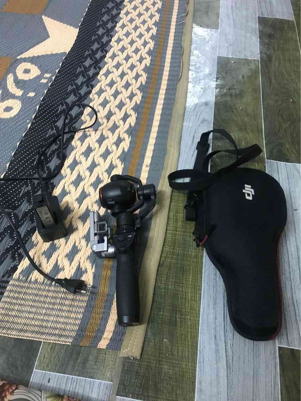 كاميرا اوزمو بلس 
بسعر 275 الف وبيها مجال 

تصويرها : 4K و FHD 
تصوير فريمات : 30 و 60 
مثبت اهتزاز مدمج 
ملحقات كامله 
شاحنه و جنطه خاصه بيها
وبطاريه بس بطارية مخلصه كلش
نقص فقط بطاريه و اذا تحب انطيك رقم تاخذ بطاريه جديده و شرط ع فحص 

العنوان : بغداد الشعلة 
تواصل على واتساب : 
‭0771 020 9464‬ بغداد, العراق
