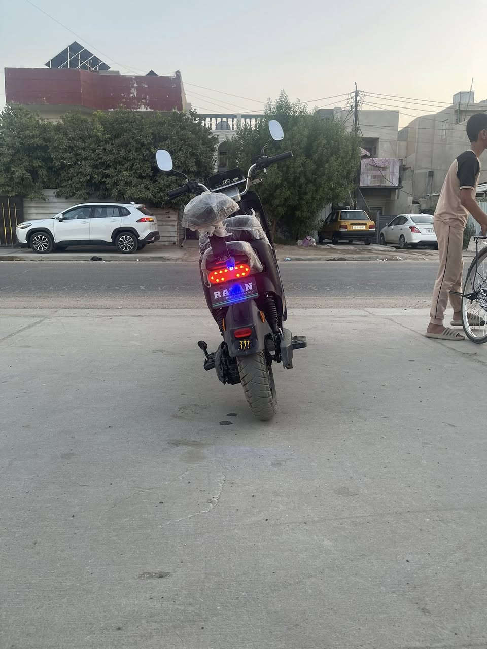 السلام عليكم دراجة شحن لبيع نوعهاA8L
موصفاتهة

6بطاريات ملف1500 اربع سرعات عقل رياضي 

لايت عالي ناصي دبل اشار شغالات تمشي مسافه من40ال45كيلو شاحنه اصليه سرعتهه 80حقيقي سله اماميه

تايرات جدد ملف ضد المي                  

   

السعر400الف وبيه مجال 

مكان بغداد 

الاستفسار***********واتساب
