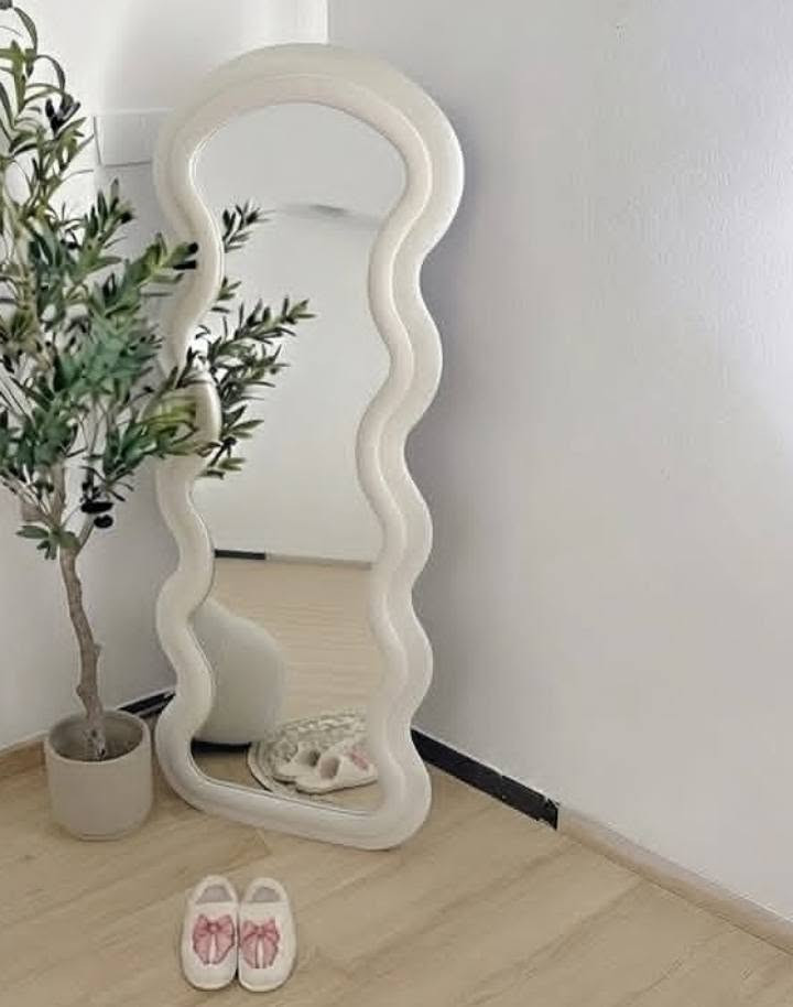مجموعة اغراض جديدة للبيع اي استفسار دزولي طلب صداقة واني اتواصل وياكم او على الرقم واتساب ***********🌹
