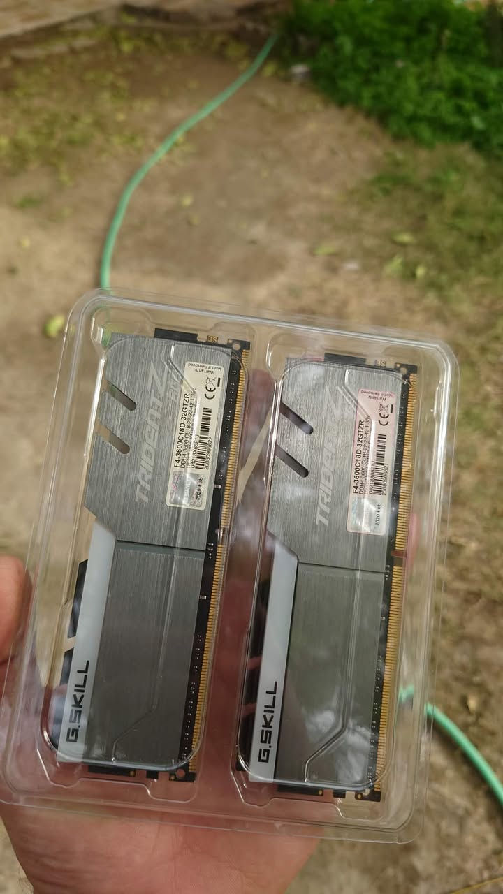 Ddr4 
32 g
3600 
RGB
مستخدم قليل


**إذا كنت صاحب هذا الإعلان وتريد حذفه لأي سبب، رجاءا أرسل رسالة إلى الدعم الفني**