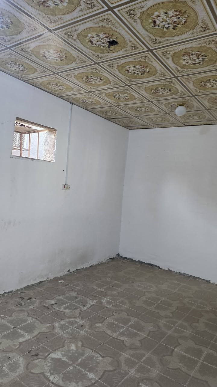يتوفر عدنه بيت 🏠 يجار المساحة 150متر يتكون من 3غرف ودونيه ومطبخ وصحيات داخليه وخارجيه العنوان بصره أبي الخصيب منطقه نهر خوز ابو مغيره قريب على سيدين موقع روعه يجار بل شهر 450الف الاستفسار اتصل ***********
