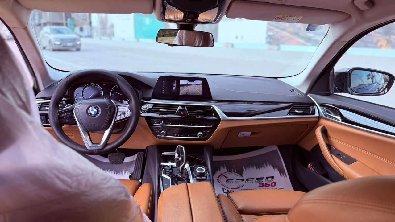 Bmw 530i 2020
واردخليجي وكالة العروش ماشية 100 الف كيلن
السياره فول مواصفات ١/١ محرك 4 سلندر  
سلايد
فول رادارات تحكمات سترين  
كشن حظن كهرباء حزام امان خزن كهرباء 
الكشان جلد كهرباء خزن ميموري كشن السايق والسكن 
اناره محيطيه داخليه متغيره 
كامرة خلفية + حساسات 
اوتوباارك اوتوهولد 
هاند بريك بصمه
مري شفط قلابه
داخل مشمشي
السياره جديده اي مسج اي نقص مابيها
سعر ٢٩٠ وبيه مجال 
***********
