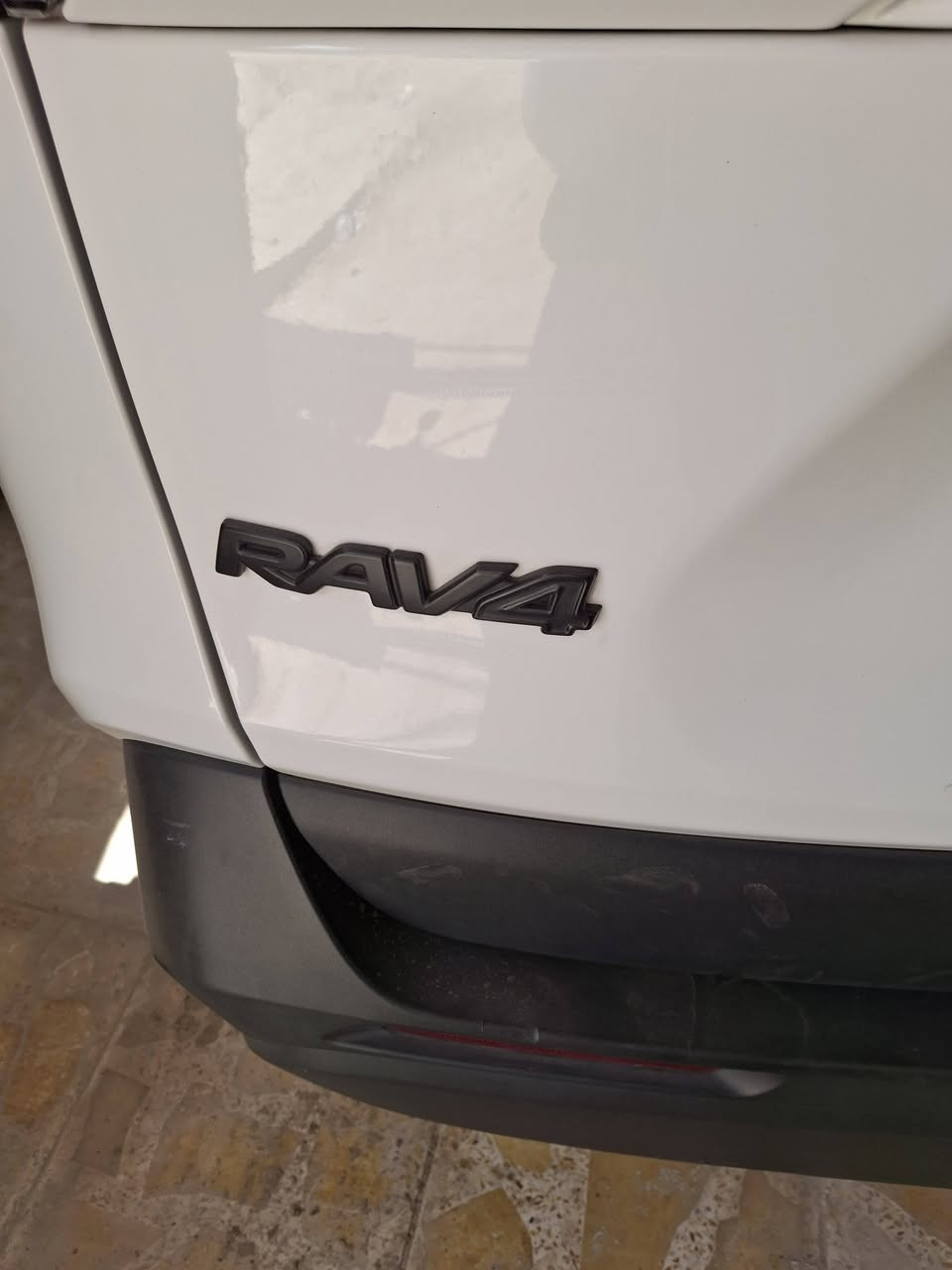 سيارة للبيع راف فور وارد امريكي لون موديل٢٠٢٤ ابيض  ماشيه٥ الف زيرو رقم بغداد بسمي ***********
