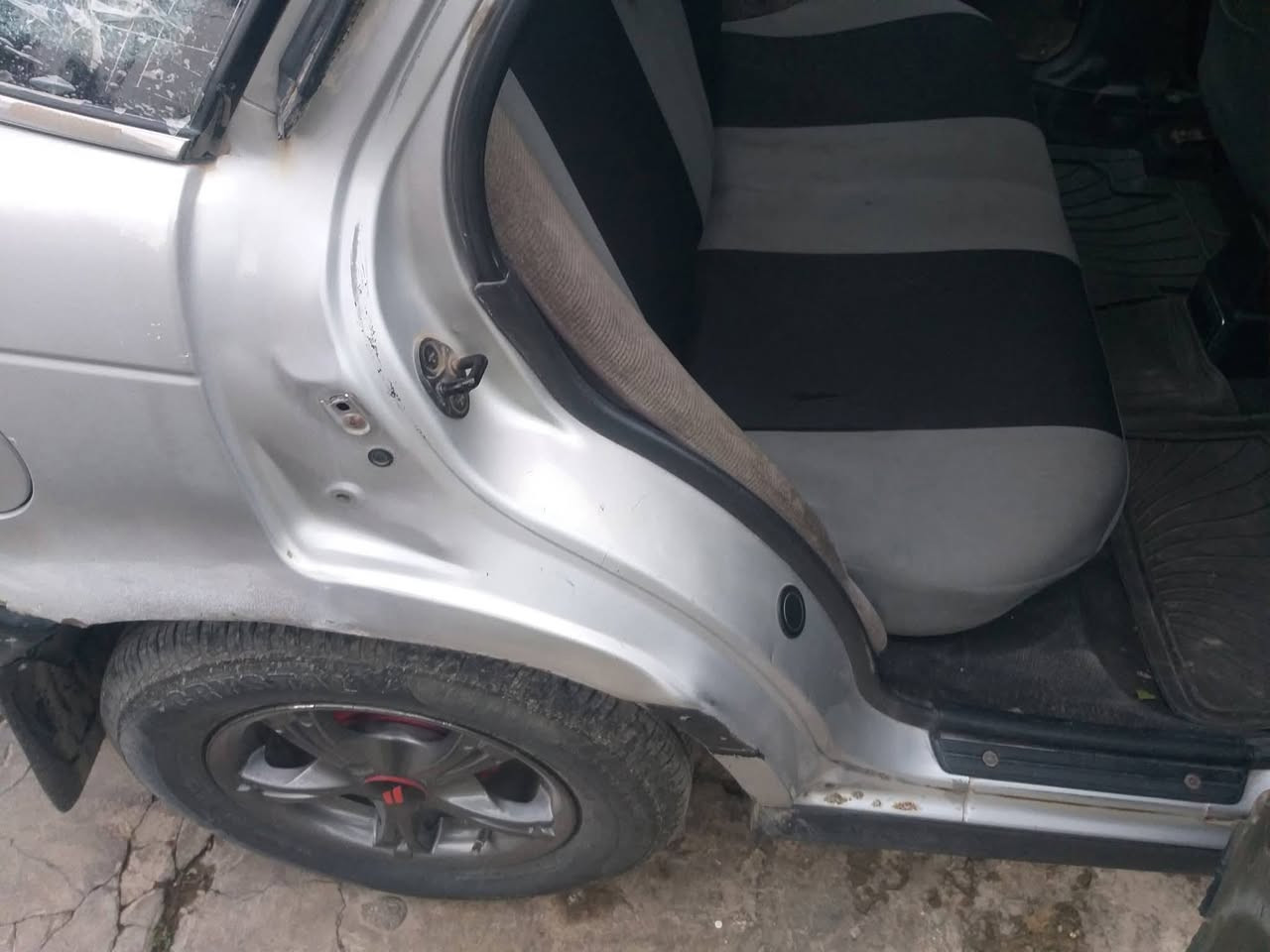 السلام عليكم مسبوشي لانسر موديل ٩٢ رقم كركوك أليف تحويل بأي وقت سياره محرك كير صدر كهربائيات جيده من الدعاميه ل دعاميه مكفوله غرفتها نضيفه جدأ تدفئه شغاله سنتر لوك بلادي ريمونت السياره بلادي صبغ الشركه فقط جاملغ مصبوغ السياره برغي نقص مابيه السعر ٣٢وبيه مجال رقم الهاتف ***********العنوان صلاح
