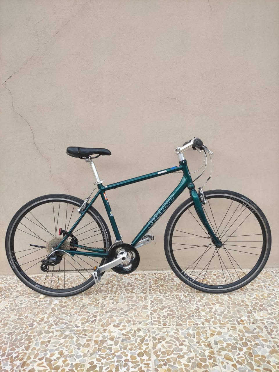 السلام عليكم
دراجه ماركة #GIANT_ESCAPE  جيانت اسكيپ العالميه ماركه 

غنيه عن التعريف صنع اصلي اورجنال باله مال حاويه 

لون زيتوني لامع  لامع مميز جدآ بالحقيقه احلى من الصور

حجم 28 (C700) قياس M لشه عاليه...فول المنيوم خفيف جدا

سستم سرام بالكامل #SRAM ...بدالات السرعه 8X3 شفترات فر

بريكات تيكترو سلس جدا حتى الفحمات مختومات تيكترو

مسكات ربل طبي ...ستيرن ستانلس نفخ مختوم جاينت  رياضي

وياله زوم طبقتين شكل نجمة مختومات ماركة جاينت بولبرين زوم مصممه لتحمل الاوزان الثقيله والطسات

تايرات كتان اصليه ماركة #MAXXIS  فول سلاسه وسرعه وانسيابيه 

فوول كامپليون سرج و وياله ..سرج طبي اصلي..ستاند سلايت

🔴الدراجه نظيفه وبالحقيقه اللون احلى بهواي 

🔴 الدراجه قطعه مال حاويه غير مستخدمه داخل العراق 
      الدراجه ليبل واحد ختم  واحد كله  جاينت على وضع  
      الشركة كامله وجاهزه ما بيها اي نقص السعر 250 مكاني بغداد الدوره.


**إذا كنت صاحب هذا الإعلان وتريد حذفه لأي سبب، رجاءا أرسل رسالة إلى الدعم الفني**