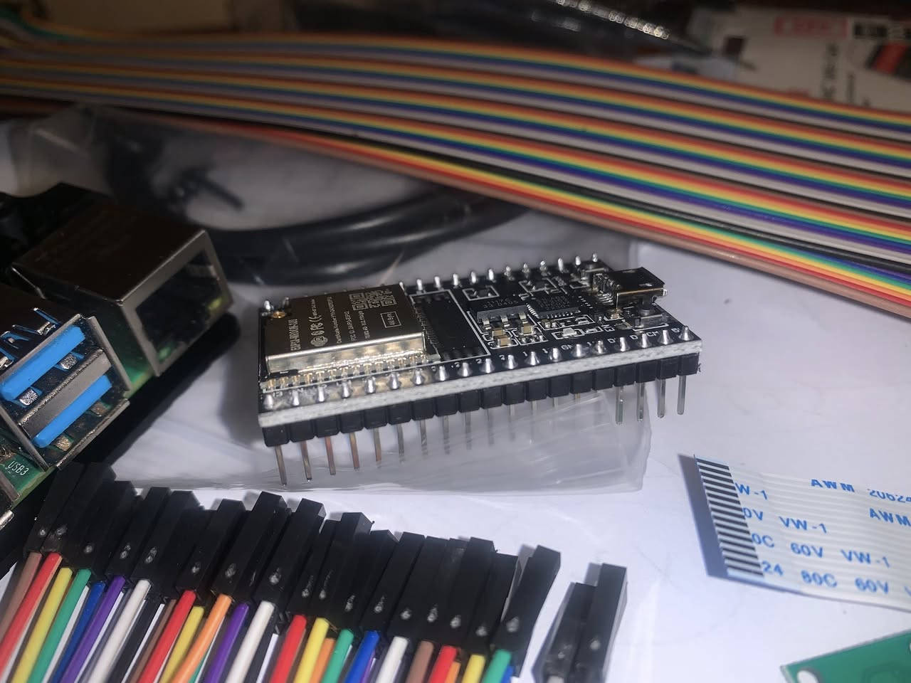 رايز بيري باي 4 نسخة ال8gb اوبن بوكس استخدام على كد الفحص + esp32 مع الكيبلات والاكسسوارات وwhite bored  وانواع الكيبلات female to male  و female to female  مع موس وكيبورد لوجتك اوفس الغني عن التعريف للبيع بسعر 250 الف *********** مكاني السيدية
