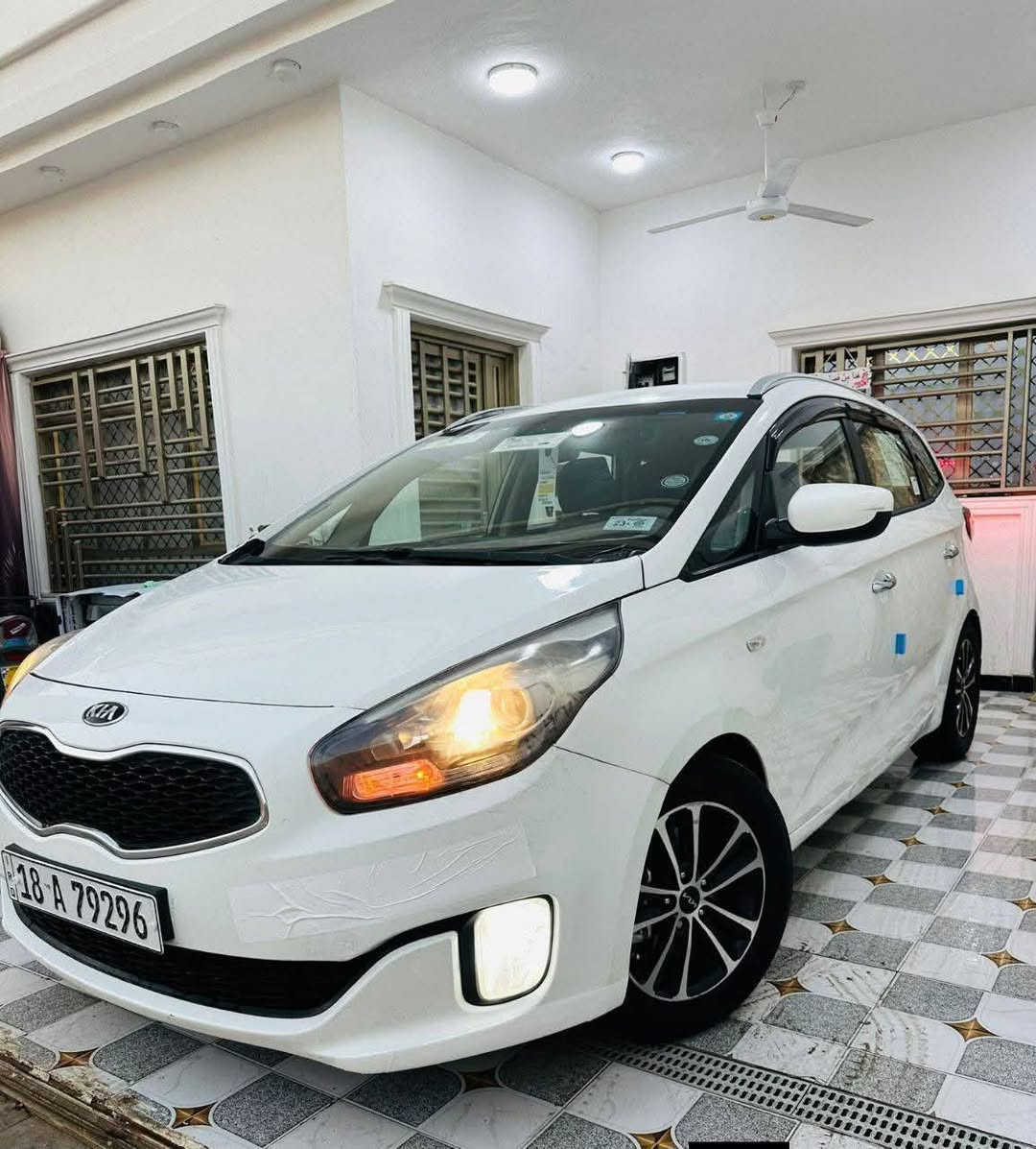 السلام عليكم 
رندو 2016 وارد امريكي رقم بابل دولي مداور ثاني يوم سياره بيه بنيد مصبوغ   مكينه 2000 دوش مكفوله  بدون فتح بدون تبخير بدون تنقيص مواصفات واضحه بلصور  سياره 7 راكب سياره جديده وجاهزه بدون اي نقص ماذب عليه ربع 
السعر 119 وبيه مجال مكاني ديوانيه 
***********
