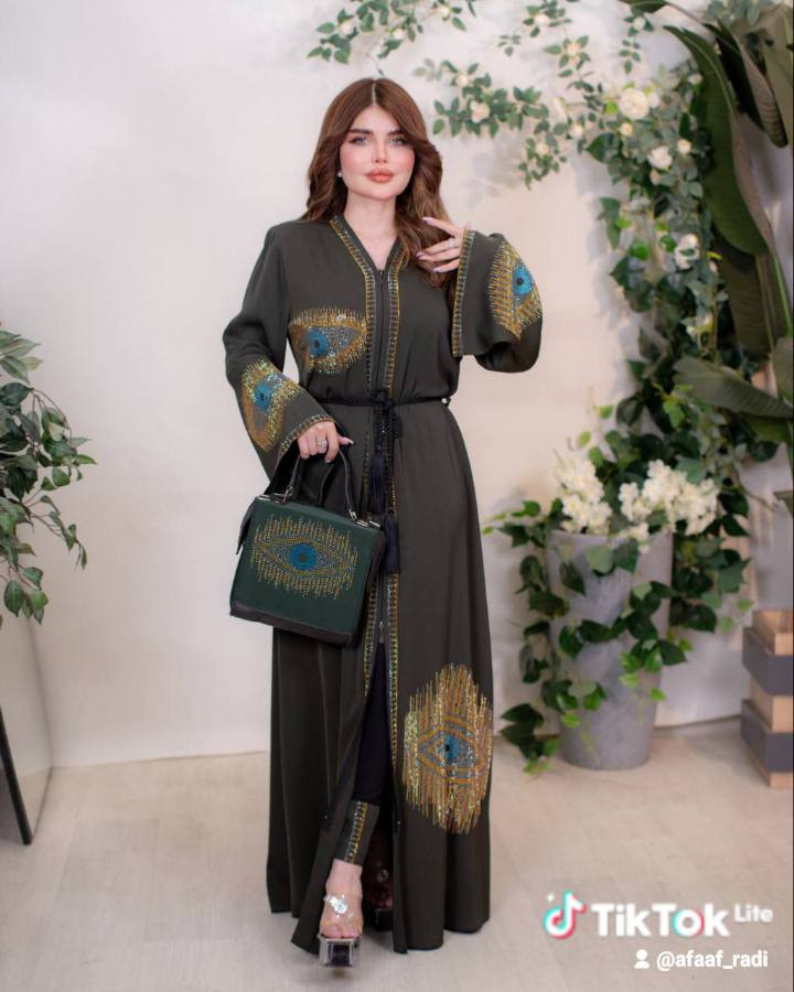 💫 عباءة خليجية من 5 قطع 💫
العباءة+ بنطلون + شال+ حزام + حقيبة👛 
🎨🎨 الألوان :- حسب الصور 
💰💰💰السعر = 35 ألف دينار فقط
💫 للحجز والاستفسار التواصل على الخاص


**إذا كنت صاحب هذا الإعلان وتريد حذفه لأي سبب، رجاءا أرسل رسالة إلى الدعم الفني**