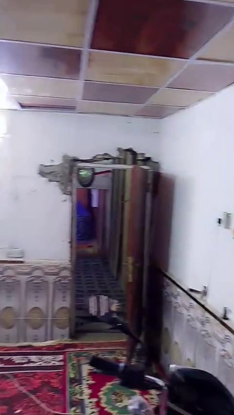 بيت للبيع شركةرمضان مقابيل بانزين خانه قطاع 68شارع اسواق افران المختار 
بالفرع مال اسواق عادل قرب الصالون البيت يتكون من استقبال وصاله وغرفه+ غرفه فوك وصاله وسطح وصحيات 
 السعر 13 وبي مجال بسيط  مستعجل على بيعته لضرف خاص 
*********** اتصال او واتساب
