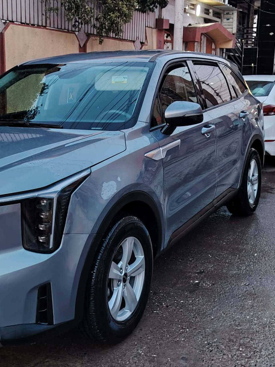 للبيع ... السعر 230 $ وبيها مجال 
سورينتو موديل 2024 منفييت نينوى شرط التحويل والوكالة 
المواصفات نص فول محرك 4 سلندر تيربو 
حادثها جاملغ امامي يمين وبونيد  بدون دواخل وبدون معجون .
ماشيه 8000 
سيارة جاهزة بدون اي نواقص
العنوان موصل الأيسر
‏‪0 750 590 8334‬‏
‏‪0 770 415 7481‬‏
