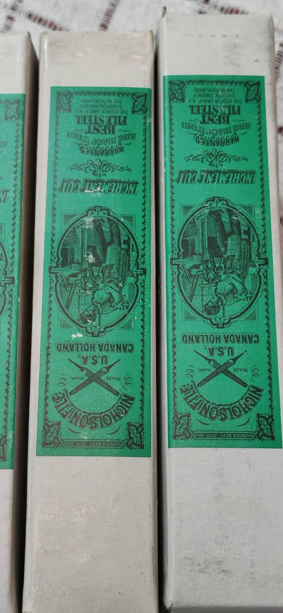 عندي كميه جمله اومفرد اصلي أمريكي مبردمثلث صغير ٦انج موجود اقل طلب ١٠درازن وفوك اسعار مناسبه   *********** بي وتساب يوجد توصيل كافت المحافظات
