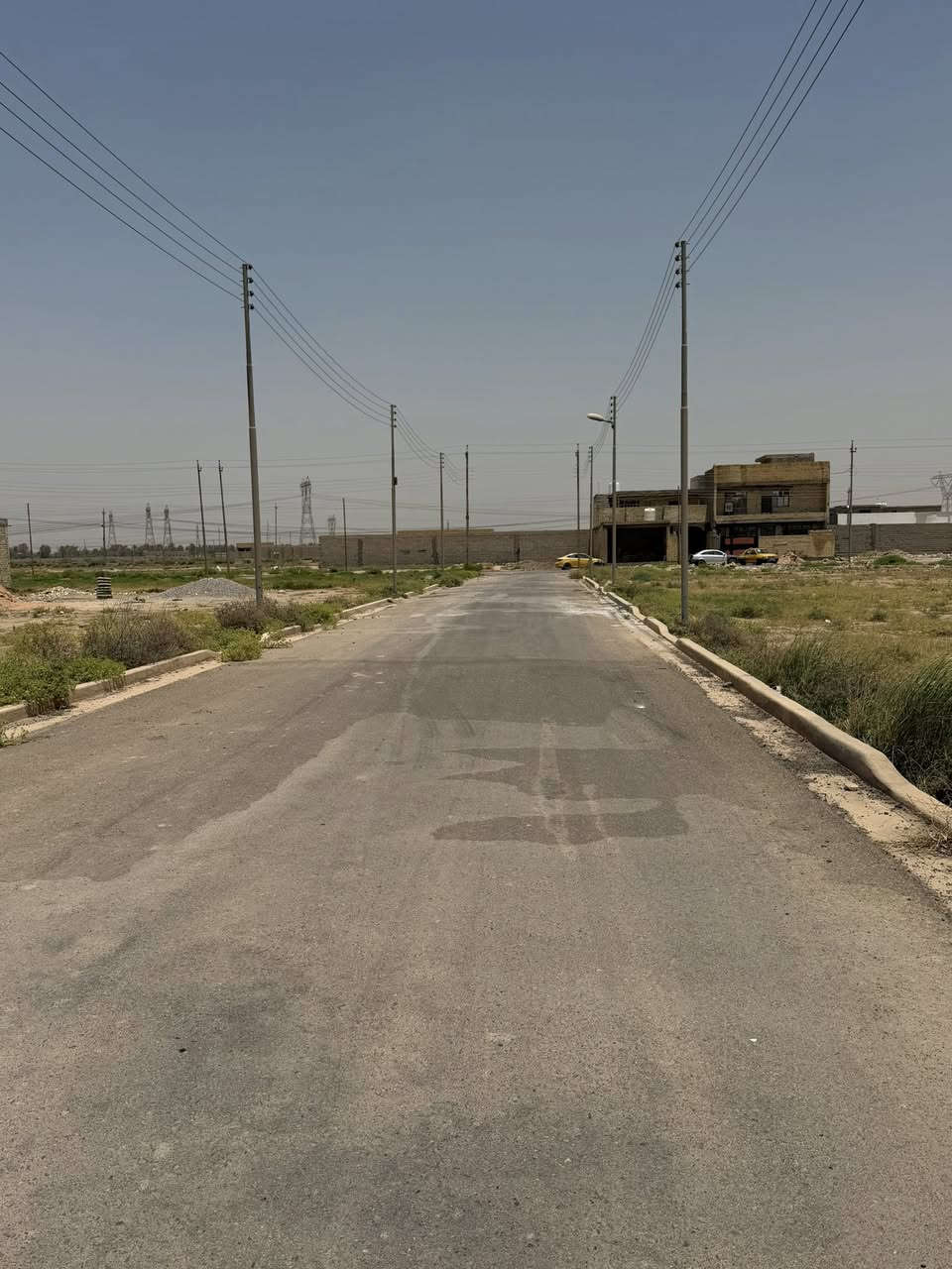 السلام عليكم من رخصة مدير الكروب ارض للبيع المساحة ٢٠٠ متر سادس فرع التواصل   هاتف 📞 ***********
السعر ٣٥ وبيها مجال 
البيع مستعجل
