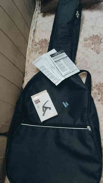 للبيع...
گيتار ياماها C40 الأصلي صنع إندونيسيا ،
ما يحتاج اشرح عنه هو يتكلم

سليم من اي ضرر بحالة الوكالة نظافة 100%
يأتي مع كافة ملحقاته
كابو أصلي
ريشتين
حقيبة جنطة

سبب البيع : احتاجيت فلوسه
السعر 135 وبيه مجال بسيط جداً
رقمي ***********
واتساب فقط
