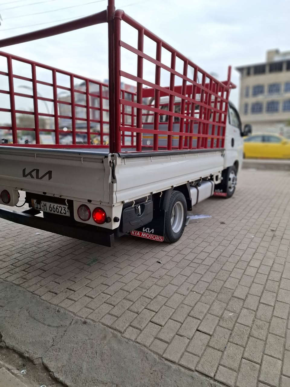 كيا فحل ٤٠٠٠ موديل ٢٢ كفالة عامة عدا بارد قليل تخم تاير خلفي محور ١٤ مكاني بغداد للاستفسار الاتصال ***********
