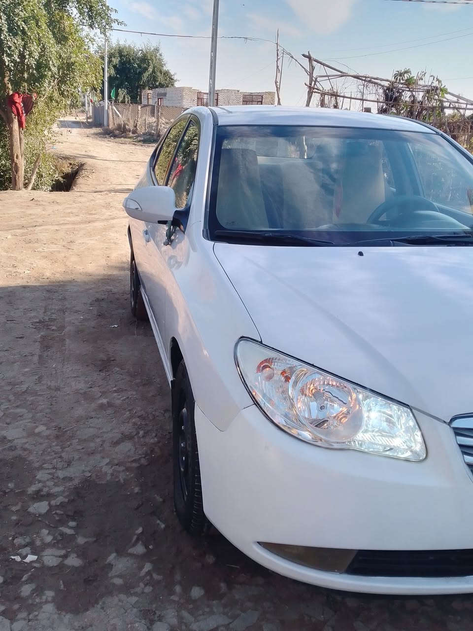 السلام عليكم انتر  موديل 2011  محرك 1600 حادث قطعه وحده وجاملغ بارد رقم قادسيه سعر 120 وبيه مجال  وتصل  عل رقم***********
