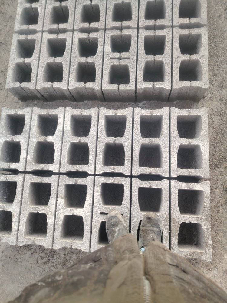 ٠يوجد بلوك (قلاب)درجة اولى طريق الباوية سعر(1000) بلوكة  ب440 الف مطروح بالمعمل توصيل كافة مناطق  ديالى  بغداد وبأسعار مناسبة  للتواصل عل الرقم أو الوتساب 
*********** ***********
