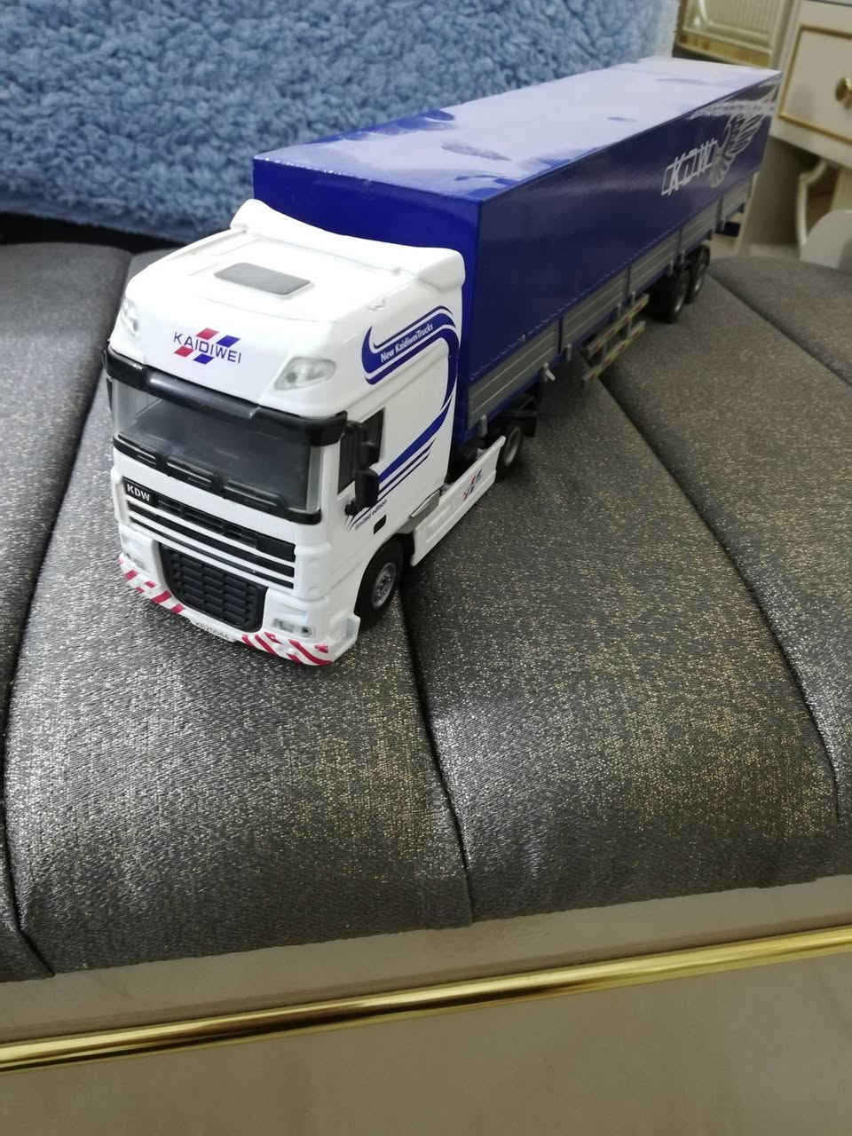 سلام عليكم الاليات للبيع بلدوزر حديد  وكريدر حديد وتريله  الإتصال على الرقم  ***********
