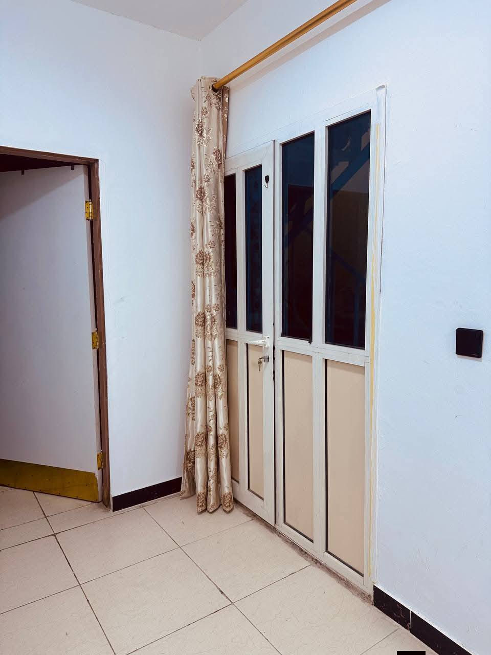 دار للبيع في مجمع قريه الغدير الاولى في محافظه النجف الأشرف مساحة 250 متر طابقين يحتوي على اربع غرف نوم + تكبير المطبخ مع ترتيبات مميزه الموقع على حديقه مقابل مجمع البدور موقع هادئ ومميز 
السعر 280
***********
***********
