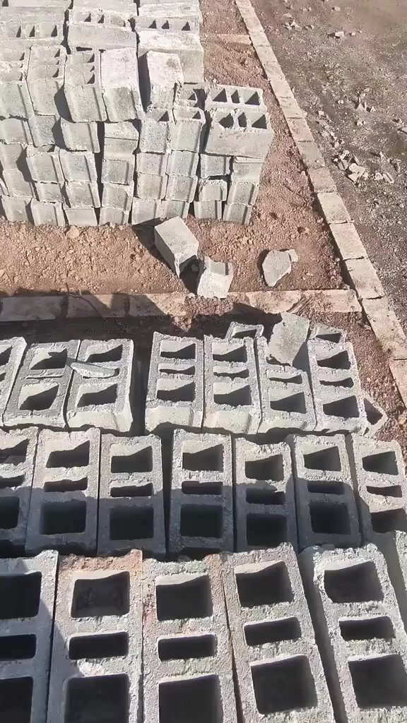 السلام عليكم مستعدين لتصعيد البلوك فوك البتلو وتدخيل سبيس وتعديل الارضية وتنضيف انقاذ البيوت وتصعيد  جميع مواد البناء طباق ثاني بلوك رمل حصو ثرمستون شتايكر بأنسب الأسعار ***********
