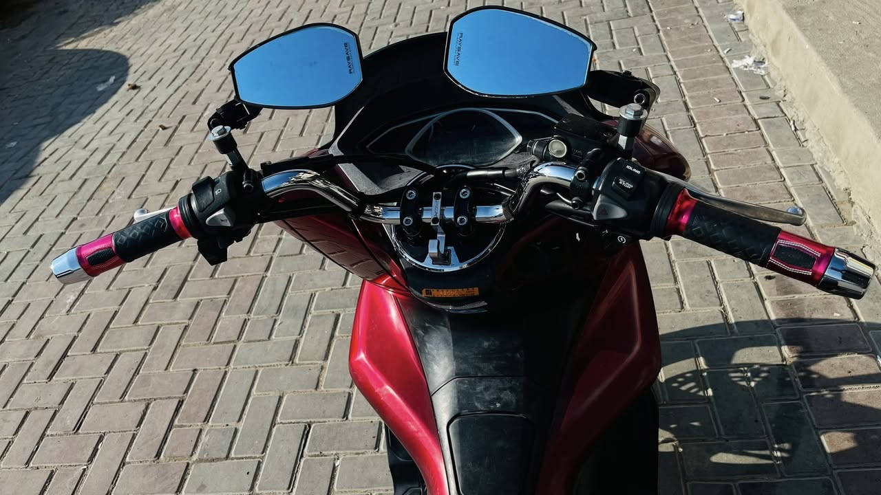 السلام عليكم pcx جيل الثالث الياباني رمبه دراجه ماداخله تصليح وأي نقص مابيهة مكفوله من كلشي بيهة تتدفئه يدات شلعه ومعدل مكفوله مابيهة اي صوت للبيع فقط سعر ٢٣ وبيهة مجال بسيط مكاني بغداد الدوره *********** بي واتساب
