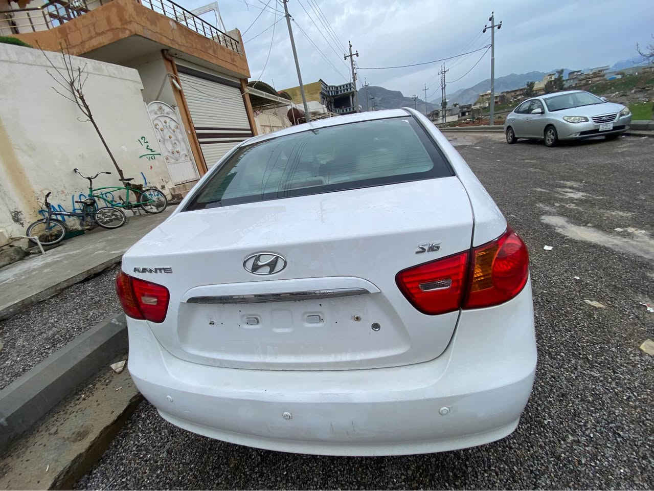 هۆندا ئاڤانتی ٢٠٠٩
براوەیە 
مەکینە ١٦ دەکشن بەرز 
سلایت   
کوشن هیتەر 
سوکان ڤۆلیۆم 
ئاوێنە شەفت 
ئاوێنە ئیشارەت 
بلوتووز 
حاسە 
گێر و مەکینە بەشەرت 
تەبرید سارد و گەرم بەشەرت 
ABSبەشەرت 
بێ دەعم و لێدراوە 
سەقفی بێ بۆیاخە 
کەڤەری نەگۆراوە بەشەرت 
کارەبای بەشەرت 
برێکی بەستراوە 
جامی هەلگیراوە 
 

 

*********** رانية, السليمانية
