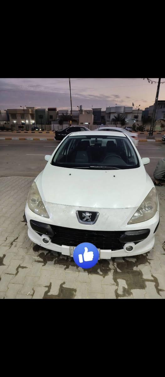السلام عليكم سياره بيجو فرنسي 307 موديل 2006 رقم بابل باسمي سياره جديده كيرها كام وبدلته ورا شهر من بدلته ضرب عندي هاف  طفيتها وشغلتها وكام يمشي طبيعي. وراها تركت السياره بعد ماطلعت بيها ما اعرف شنو خلل الكير دهن او حساسات او شده مو صحيح ما اعرف ابيع كير كايم والله شاهد الكير مبدله قبل شهر ونص  مكينه جديده تبريد شغال  حداديه اماميه خلفيه منظومه غاز تفويله تمشيك ٥٠٠ كيلو  تعال شوف السياره وقيمها بليرضي الله .. الاستفسار أكثر الاتصال على الرقم ***********. ماشيه سياره
