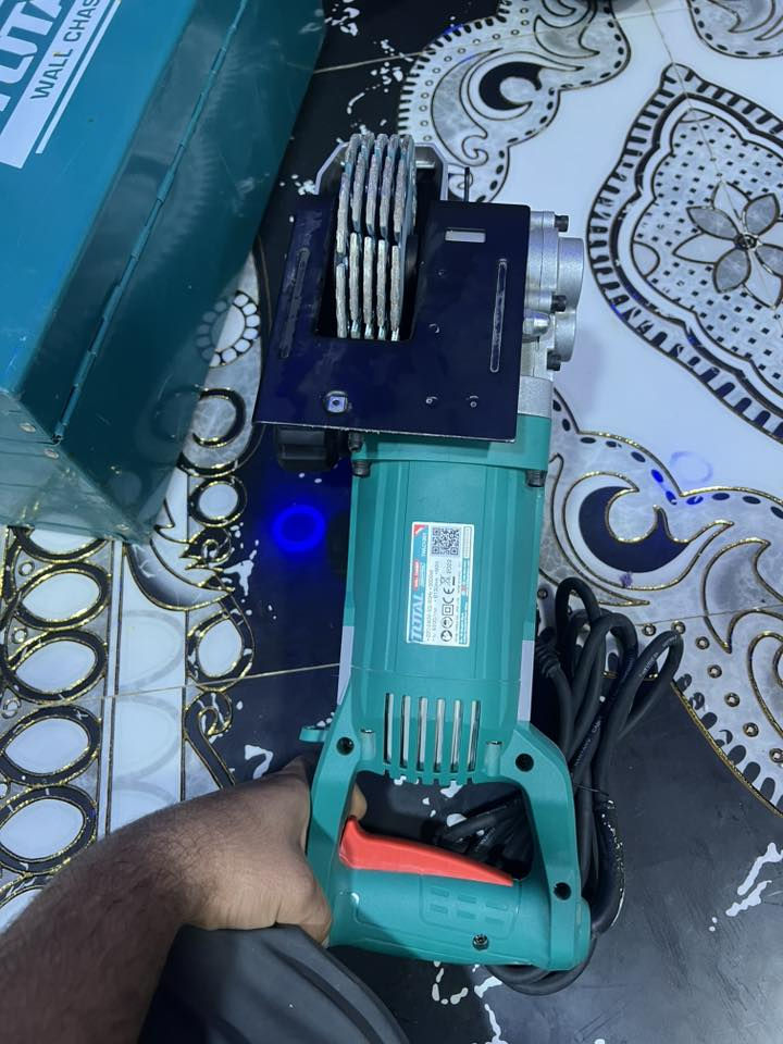 سلام عليكم
للبيع كوسره حفر جدران خمس اقراص مثل مموضح ب الصور كامله مع واتر بم 
من ماركه ToTal
غير مستعمله 
السعر ٢٠٠
يوجد توصيل لكل المحافظات 
***********
