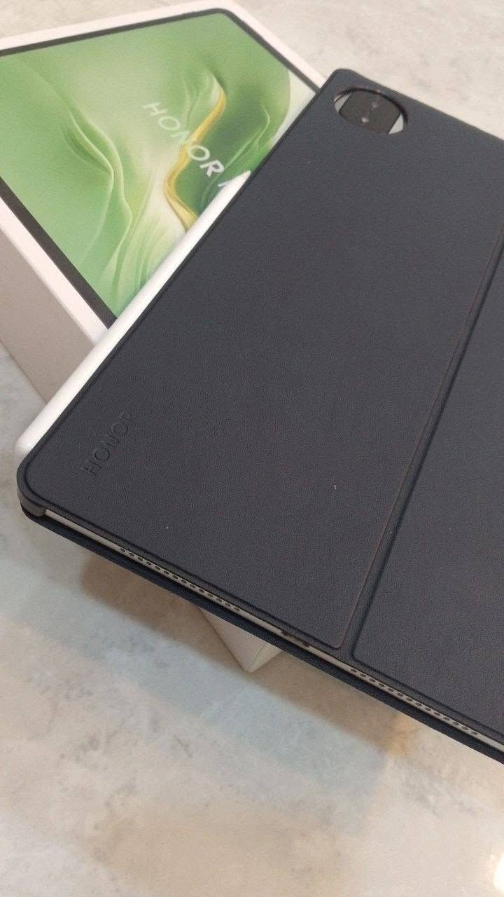 📱 للبيع: HONOR MagicPad 2
- شاشة OLED بحجم 12.3 بوصة ودقة 3K
- معدل تحديث 144Hz
- معالج Snapdragon 8s Gen 3
- بطارية 10050mAh مع شحن سريع 66W
- سماعات ستيريو قوية (8 سماعات)
- الجهاز نظيف جدًا، استخدام خفيف، نظافة 100%.مستخدم أقل من شهرين
_ كامل ملحقات من قلم ،كيبورد ،شاحنة 
_ ضمان سنة كاملة 
💰 السعر: 825 وبي مجال قليل 
📩 للتواصل 
واتساب *********** 
أو على الخاص
