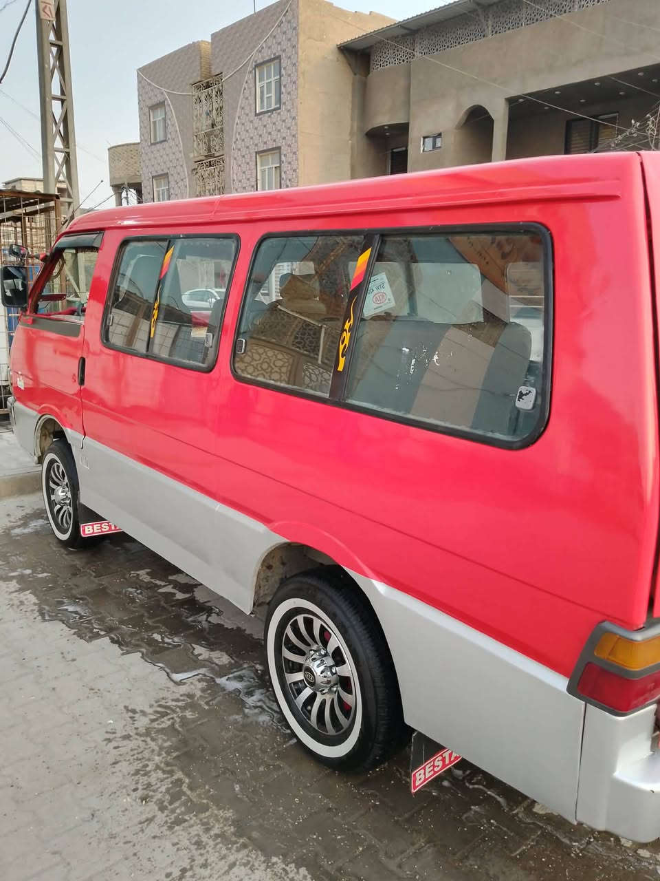 السلام عليكم كيا بستا للبيع موديل 93 نجف الماني سنويه الى2027 وكاله عامه باسمي اربع شواصي مكفولات حداديه تخم تاير كهربائيات مصفره هيئه ومرور كير اكسل مكفولات المكينه بيه بخار السعر 45$ وبيه مجال المكان نجف كوفه للاتصال على ***********
